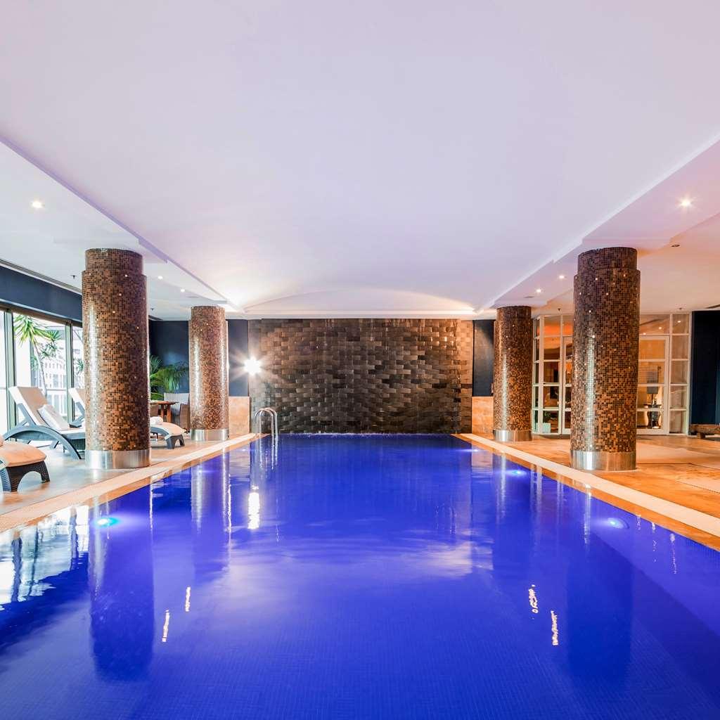 Amora Hotel Jamison Sydney Fasiliteter bilde The pool at the hotel