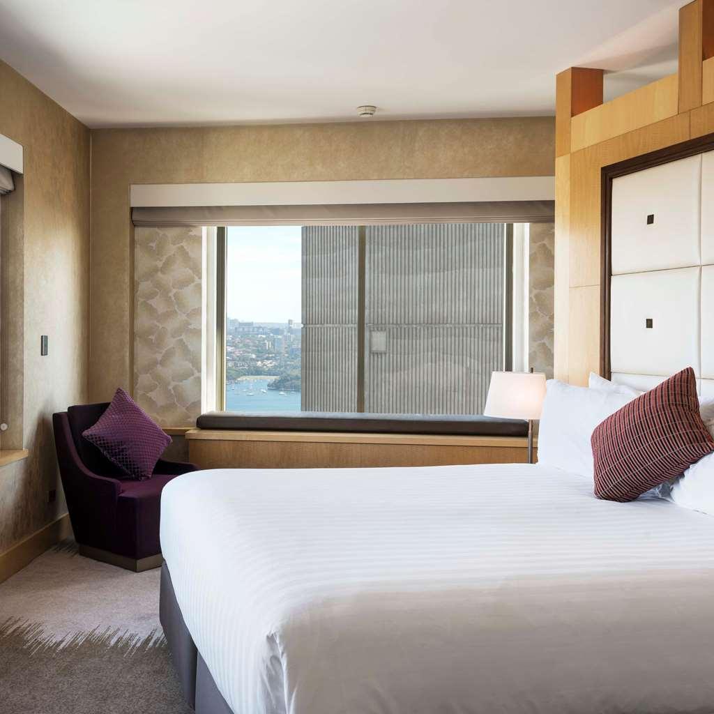 Amora Hotel Jamison Sydney Rom bilde A bedroom at the hotel