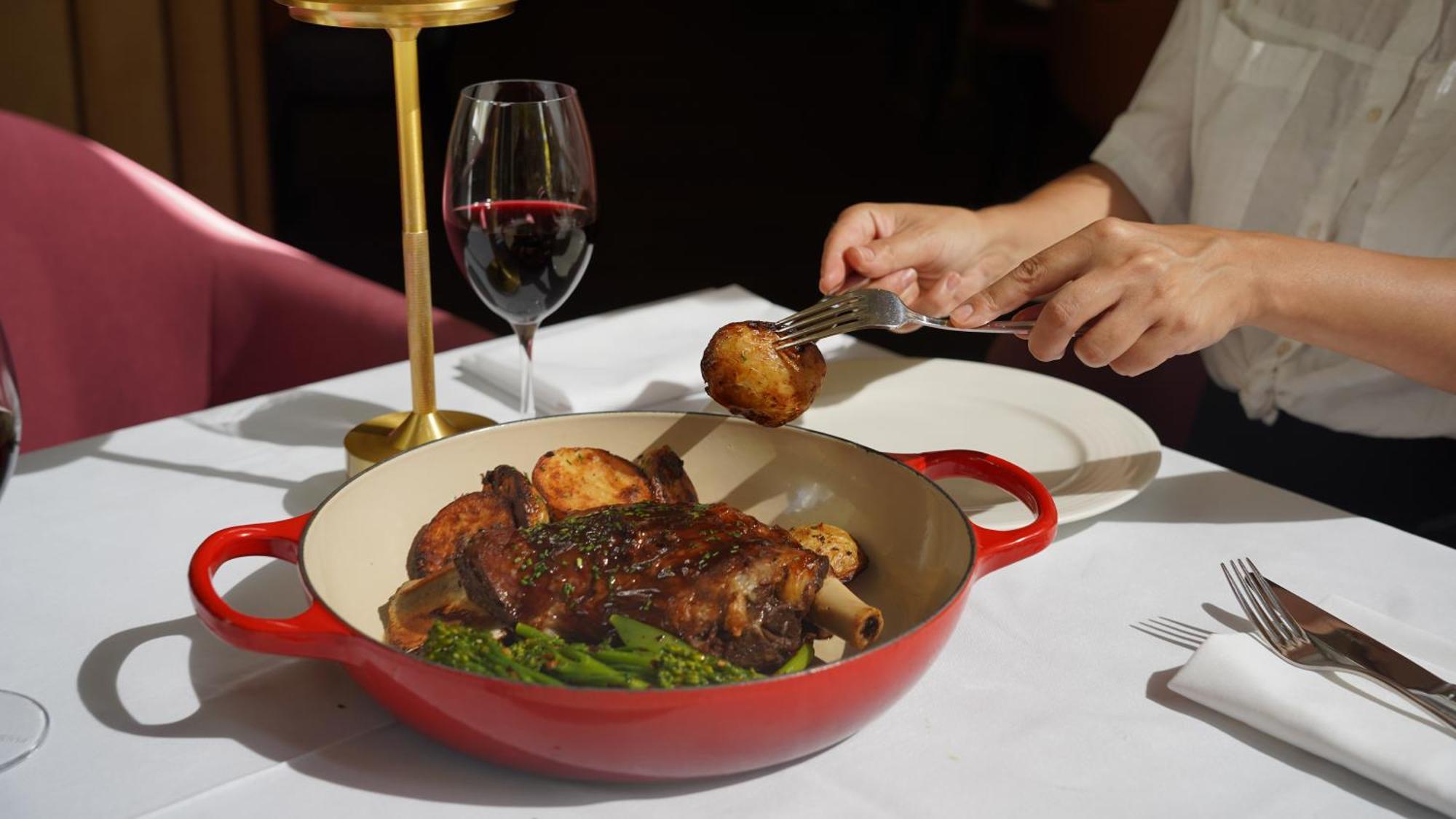 Amora Hotel Jamison Sydney Eksteriør bilde A braised lamb neck