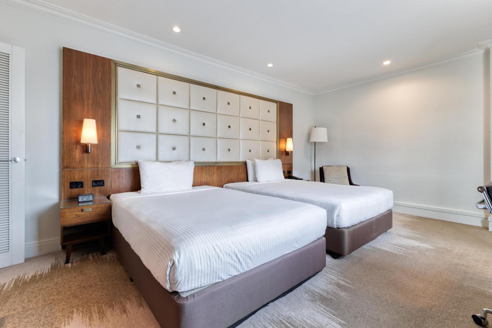 Amora Hotel Jamison Sydney Eksteriør bilde A guest room at the Hilton Garden Inn